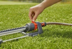 Gardena Zwenksproeier Aqua L -Gardena 4078500048033 gardena zwenksproeier aqua l 3.319