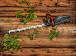 GARDENA Accu Heggenschaar ComfortCut 60/18V P4A Set -Gardena gardena accu heggenschaar comfortcut 60 18v p4a set 1500x1103 640af31a3b8eb l